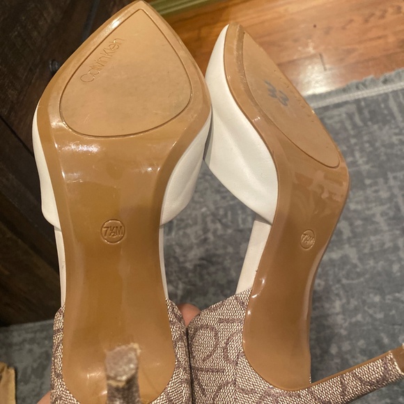 Calvin Klein brand new herls - Picture 3 of 3